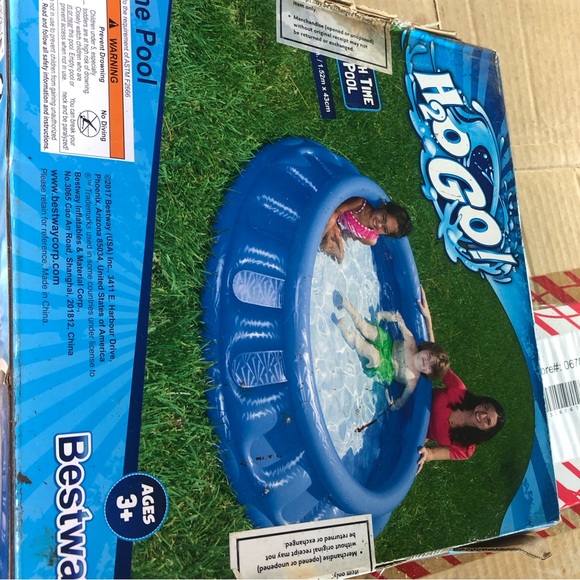 Blow up kiddie pool - Picture 2 of 2